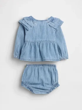 Conjunto de denim con volantes para bebé
