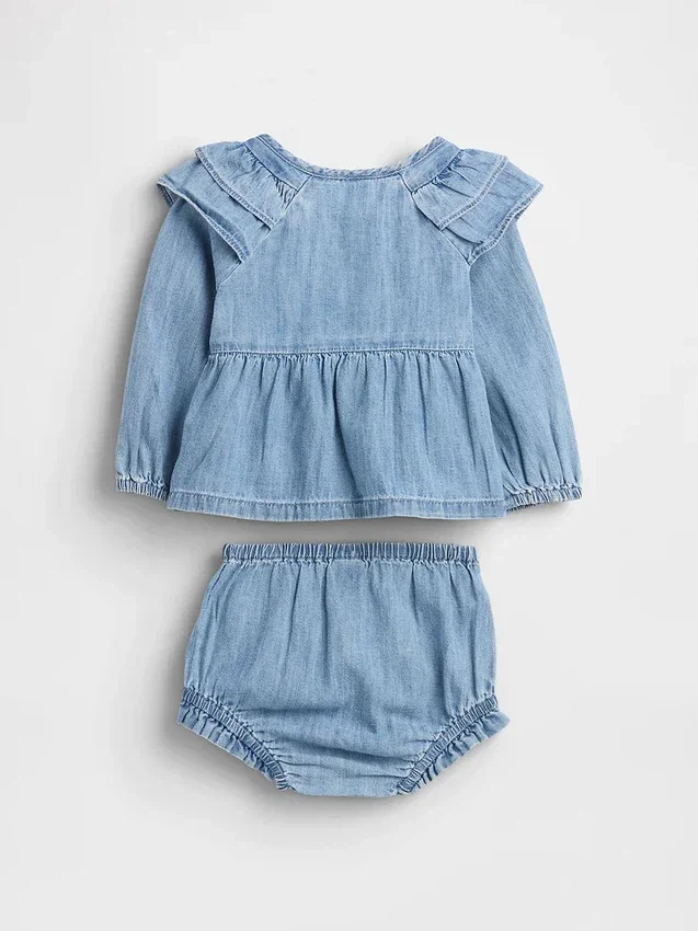 Conjunto de denim con volantes para bebé