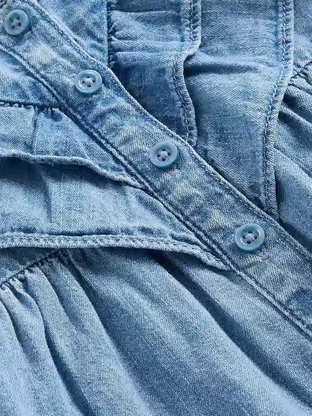 Conjunto de denim con volantes para bebé