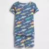 Conjunto de pijama de algodón orgánico cepillado con estampado de tiburón para bebés y niños pequeños en pantalones cortos