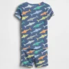 Conjunto de pijama de algodón orgánico cepillado con estampado de tiburón para bebés y niños pequeños en pantalones cortos