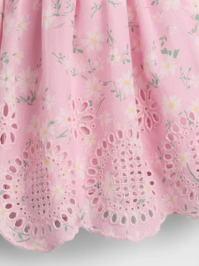 Conjunto de ropa para bebé con ojales