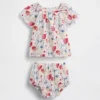Conjunto floral para bebé