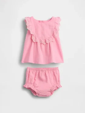 Conjunto para bebé con volantes y ojales
