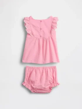 Conjunto para bebé con volantes y ojales