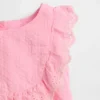 Conjunto para bebé con volantes y ojales