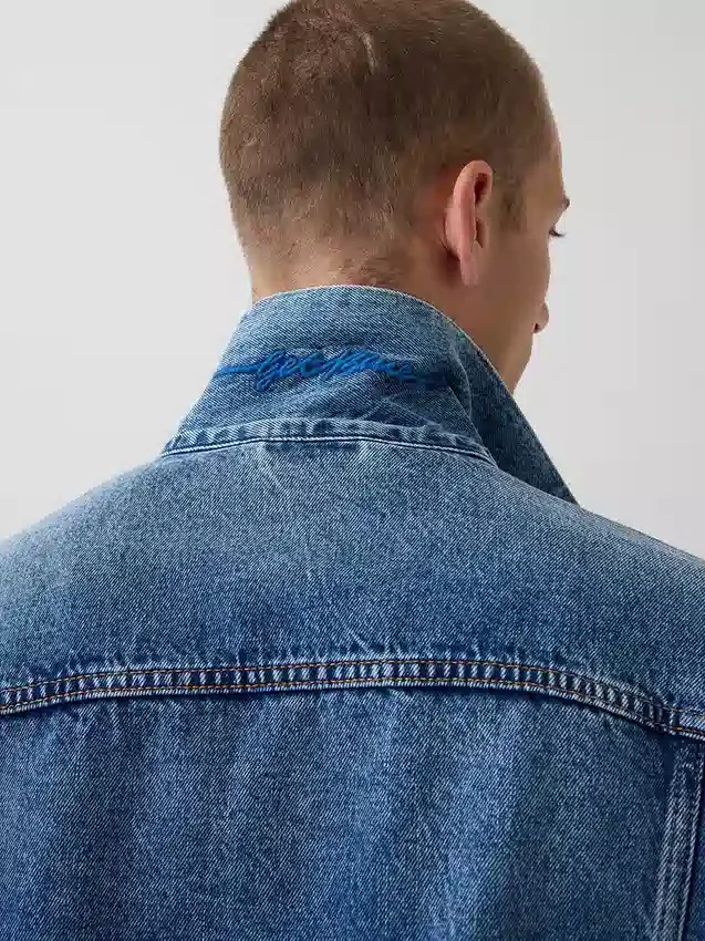 Consigue la chaqueta de mezclilla azul «Relaxed Icon»
