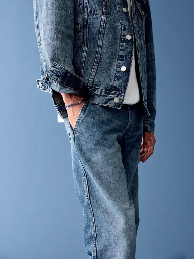 Consigue la chaqueta de mezclilla azul «Relaxed Icon»