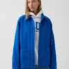 Consigue la chaqueta de trabajo holgada azul