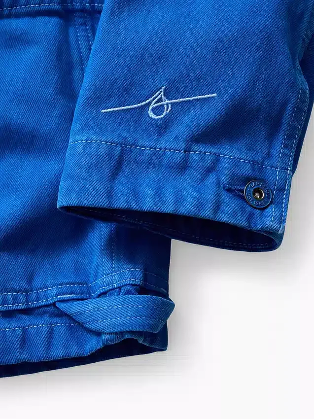 Consigue la chaqueta de trabajo holgada azul