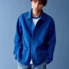 Consigue la chaqueta de trabajo holgada azul