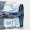 Consigue unos vaqueros azules de corte recto y holgado