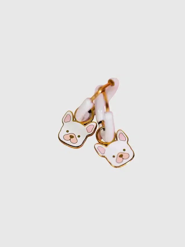 Dije de perro con agujero para aretes Huggie