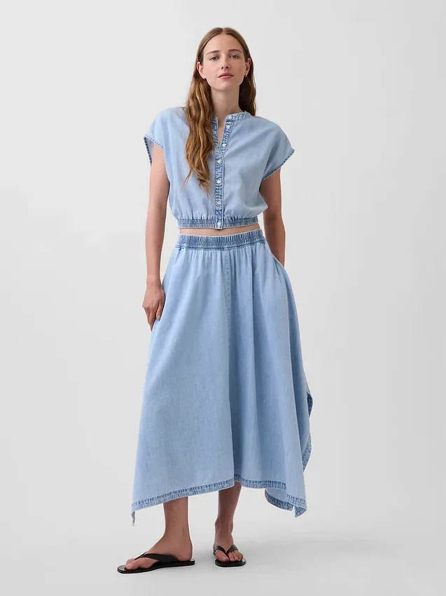 Falda midi de mezclilla con corte en forma de pañuelo