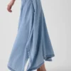 Falda midi de mezclilla con corte en forma de pañuelo