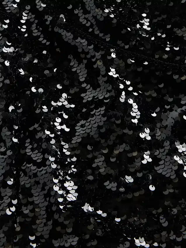 Faldita-pantalón mini con lentejuelas