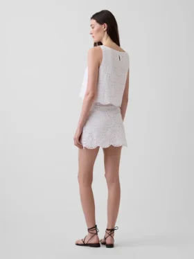 Faldita-pantalón mini con ojales