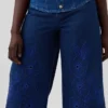 GAP × Hfr: vaqueros extra holgados de talle bajo con estampado floral de Atelier Ndigo