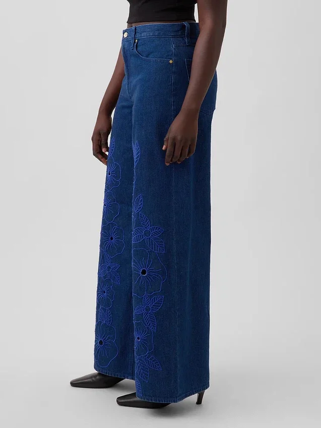 GAP × Hfr: vaqueros extra holgados de talle bajo con estampado floral de Atelier Ndigo