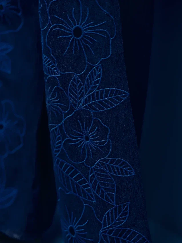 GAP × Hfr: vaqueros extra holgados de talle bajo con estampado floral de Atelier Ndigo