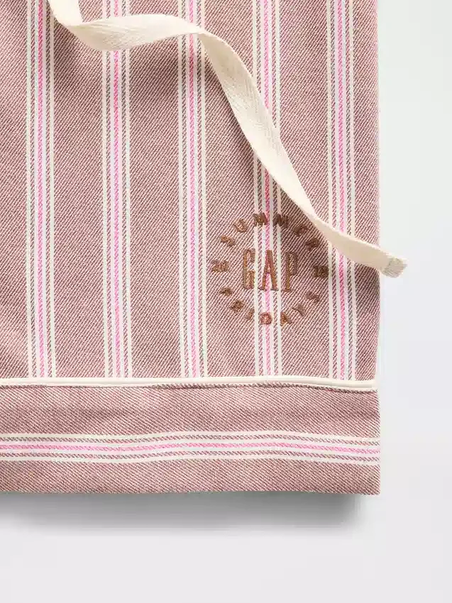 Gap × Summer Fridays: Pantalones cortos de pijama de franela a rayas