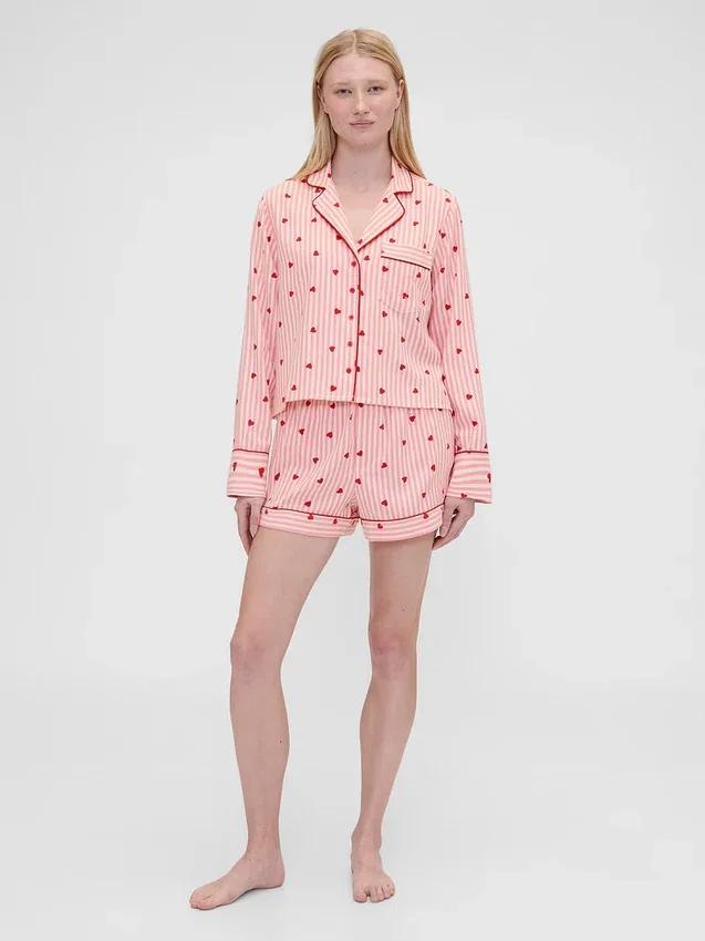 Gap × Summer Fridays: Pantalones cortos de pijama de franela con corazones