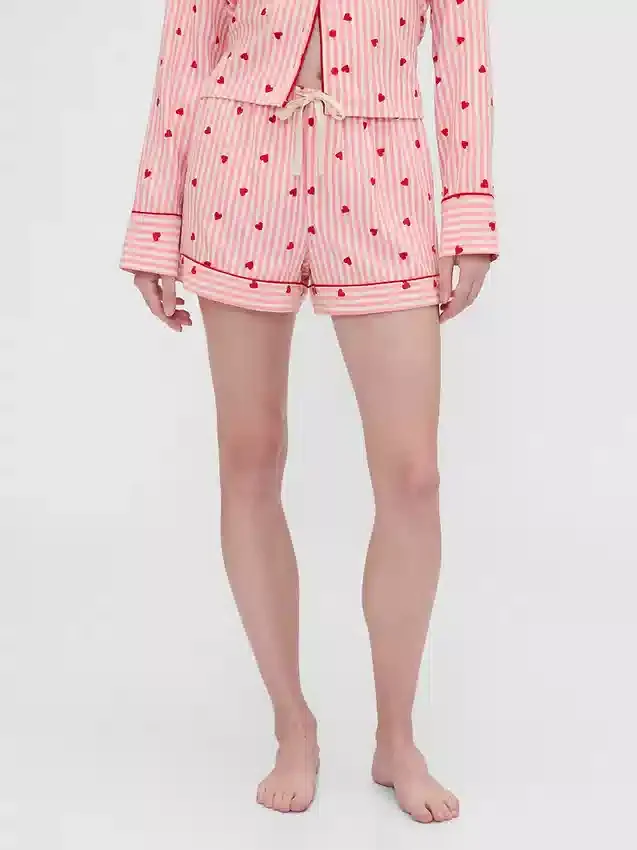 Gap × Summer Fridays: Pantalones cortos de pijama de franela con corazones