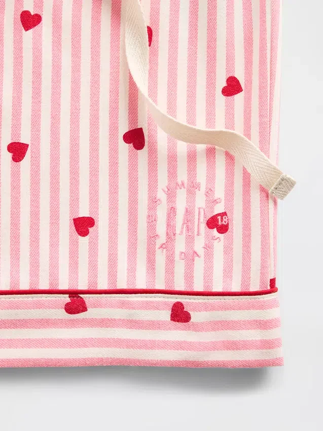 Gap × Summer Fridays: Pantalones cortos de pijama de franela con corazones