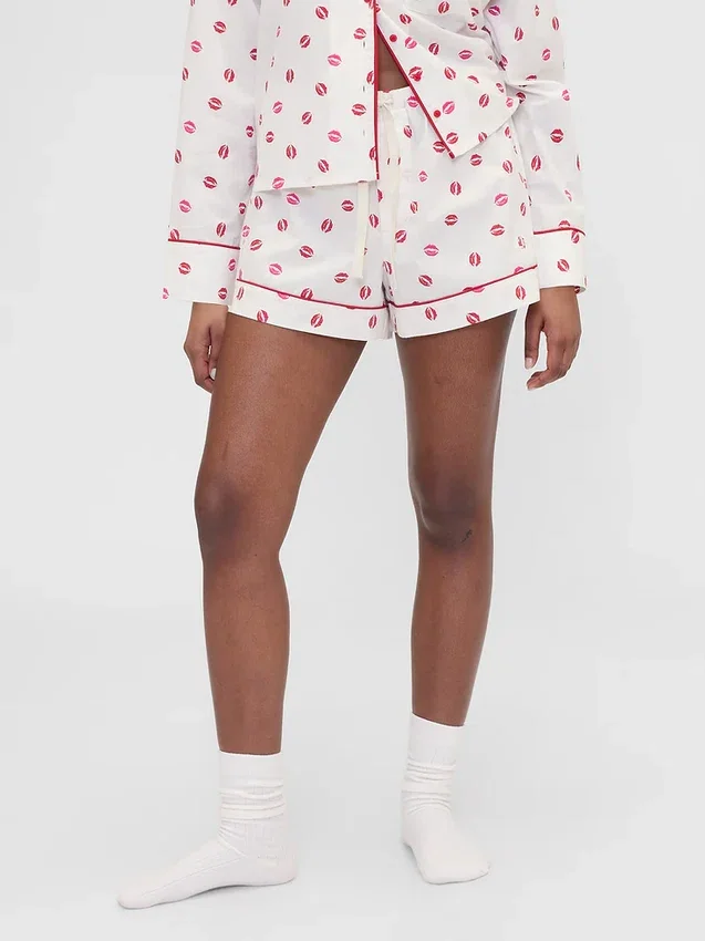GAP × Summer Fridays: Pantalones cortos de pijama de popelín con estampado «Kiss»