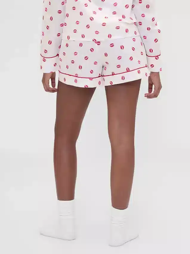 GAP × Summer Fridays: Pantalones cortos de pijama de popelín con estampado «Kiss»