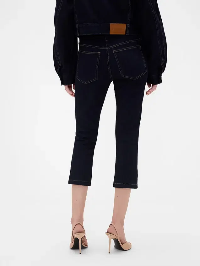 GAP × Victoria Beckham: vaqueros capri de talle bajo