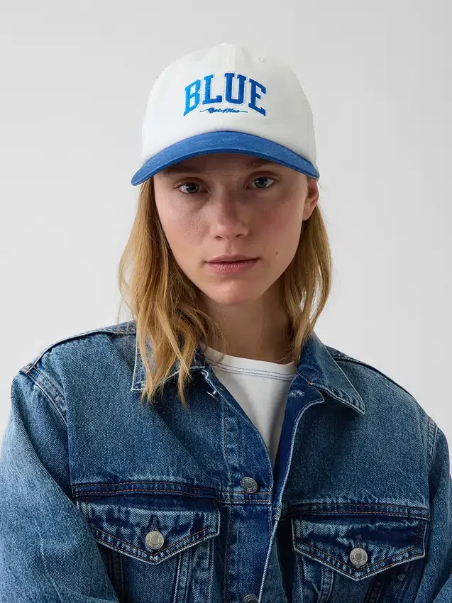 Gorra de béisbol con logotipo azul
