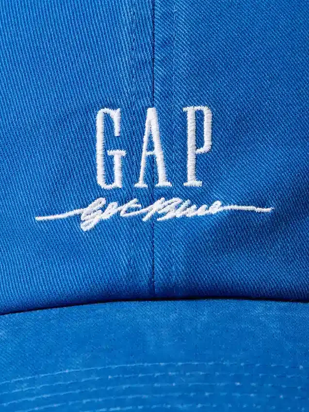 Gorra de béisbol con logotipo azul