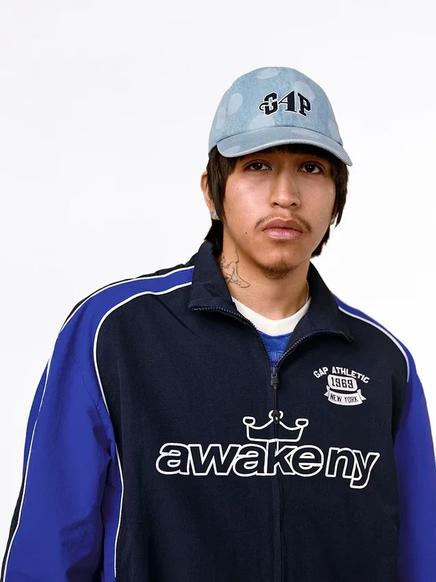 Gorra de béisbol de mezclilla con lunares de GAP × Awake Ny