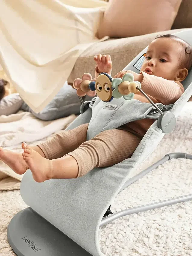 Hamaca para bebé BabyBjörn con juguete de ojos saltones