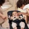 Hamaca para bebé BabyBjörn con juguete de ojos saltones