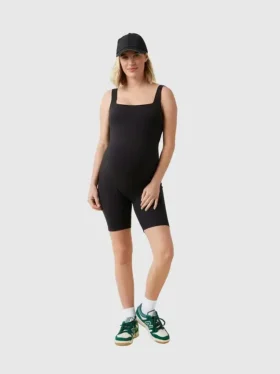 Ingrid e Isabel: el mono de pantalones cortos premamá deportivo