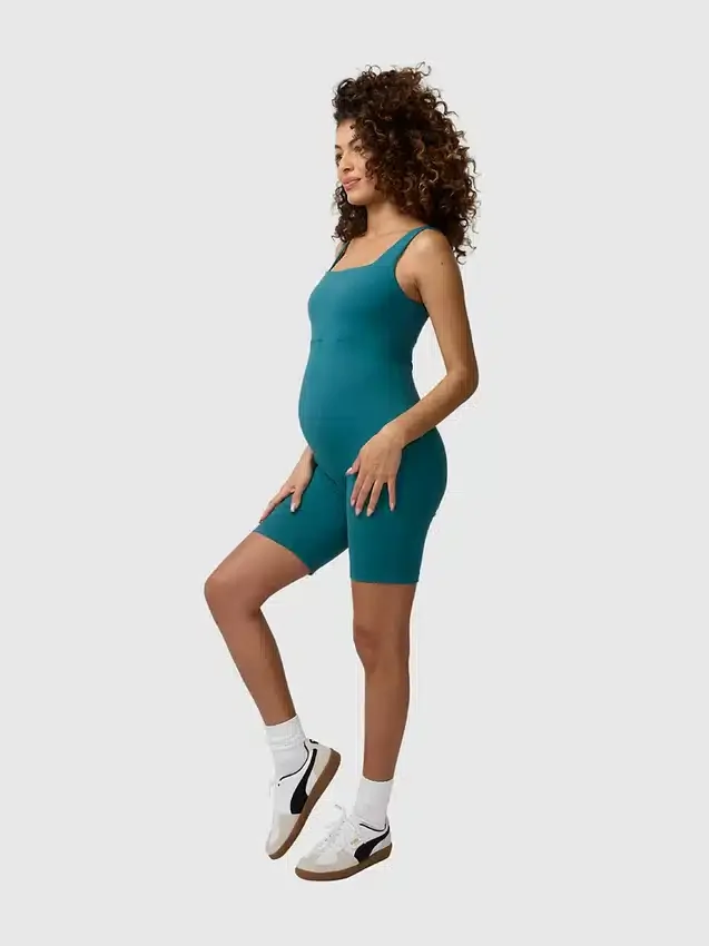 Ingrid e Isabel: el mono de pantalones cortos premamá deportivo