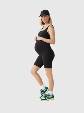 Ingrid e Isabel: el mono de pantalones cortos premamá deportivo