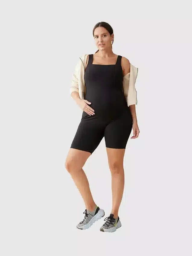 Ingrid e Isabel: el mono de pantalones cortos premamá deportivo