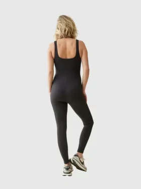 Ingrid e Isabel: el mono deportivo largo negro premamá