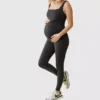 Ingrid e Isabel: el mono deportivo largo negro premamá