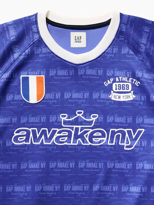 Jersey con logo extragrande de GAP × Awake Ny
