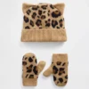Juego de gorrito y mitones de leopardo CashSoft para bebés y niños pequeños