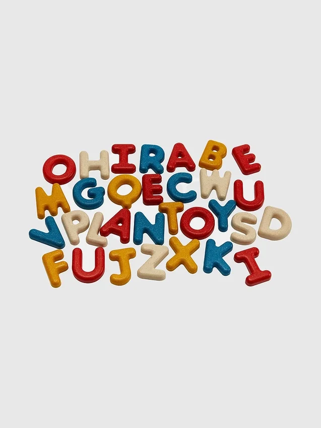 Juego de habilidades lingüísticas con el alfabeto en mayúsculas