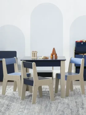 Juego de mesa y sillas para niños pequeños