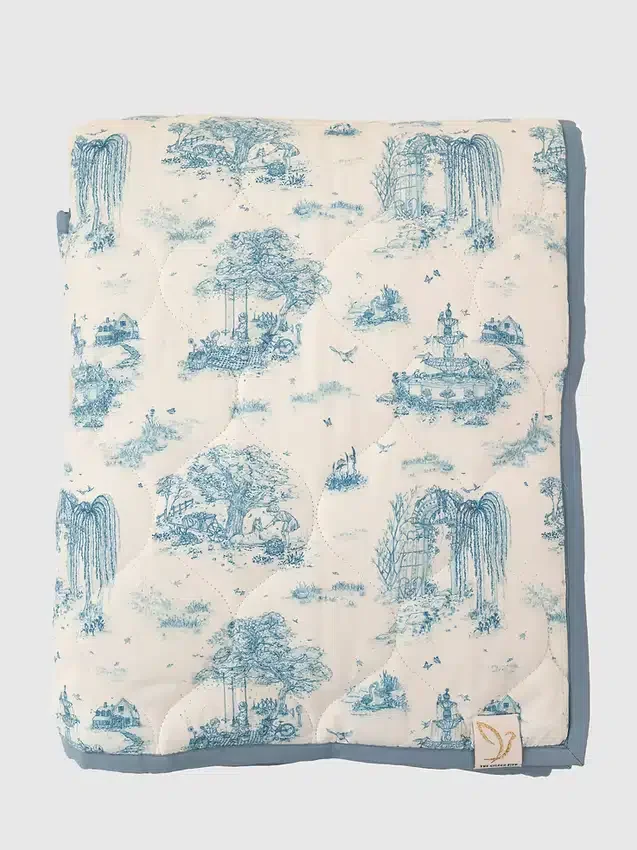 La alfombra de juego acolchada «Gilded Bird Spring Toile»