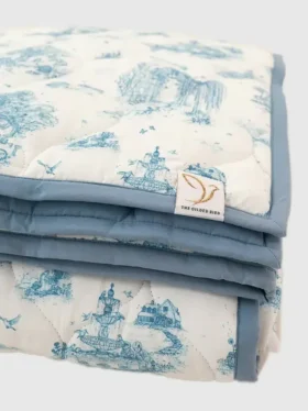 La alfombra de juego acolchada «Gilded Bird Spring Toile»