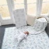 La alfombra de juego acolchada «Gilded Bird Spring Toile»