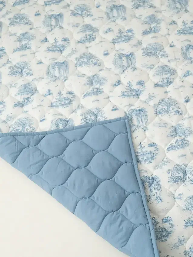 La alfombra de juego acolchada «Gilded Bird Spring Toile»